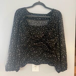 😸EUC Eclair peasant style Black and White Ditsy Patterned Women's Blouse